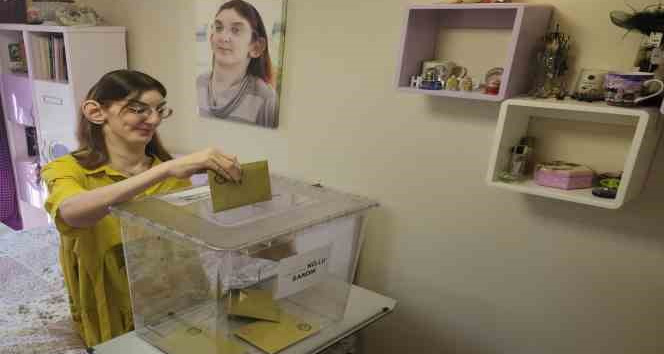 "Dünyanın en uzun boylu kadını" oyunu evinde kullandı
