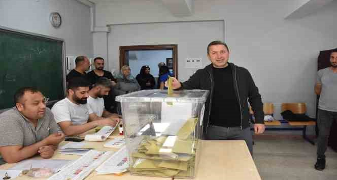 STSO Başkanı Güven Kuzu, oyunu kullandı