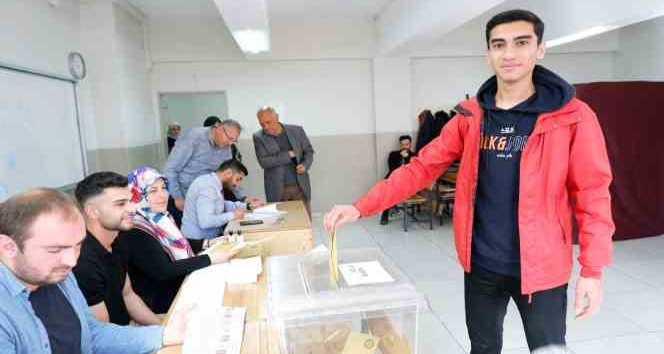 Erzurum’da ilk oylar kullanıldı
