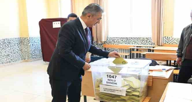 Karaman Valisi Tuncay Akkoyun, oyunu kullandı