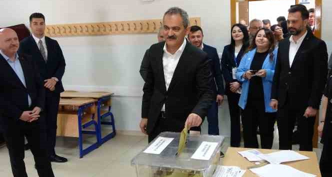 Bakan Özer oyunu Ordu’da kullandı