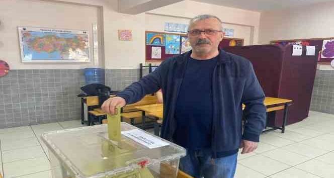 Uşak’ta oy kullanma işlemleri başladı