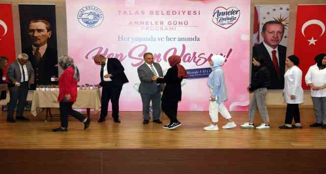 Başkan Yalçın’dan kadın personele ‘Anneler Günü’ hediyesi