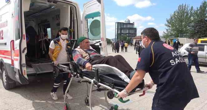 Hasta ve engelli seçmenler sağlık ekiplerinin yardımıyla sandığa gidiyor