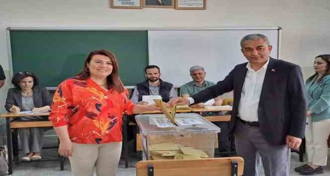 Başkan Kaplan oyunu kullandı