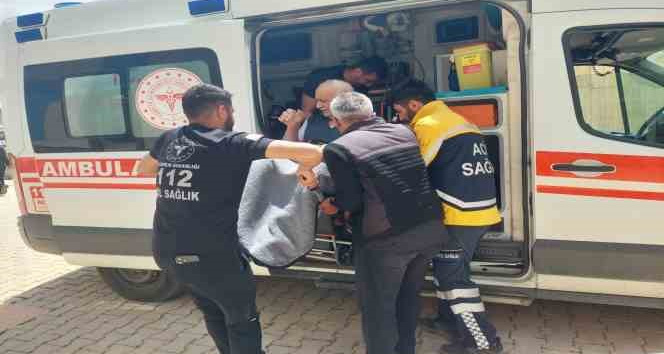 Oy kullanmak için ambulansla sandık başına geldi