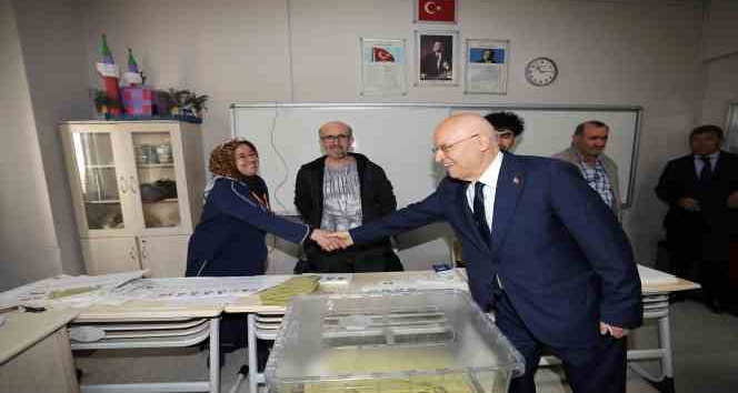 Yenimahalle Belediye Başkanı Yaşar oyunu kullandı