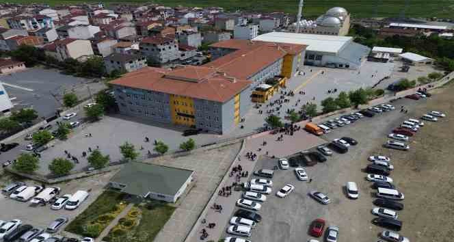 Avcılar’da 19 bin seçmen kayıtlı okulda yoğunluk oluştu