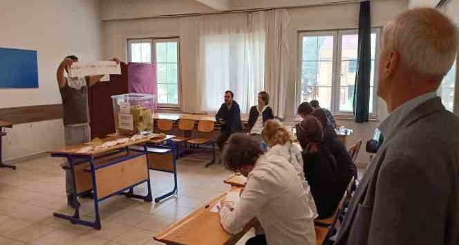 Sandıklar kapandı oy saymaya geçildi