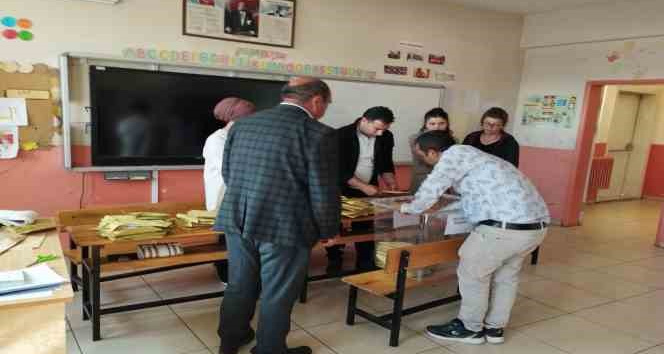 Varto’da sandıklar açıldı