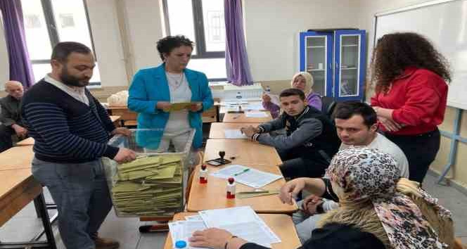 Çanakkale’de sandıklar açılmaya başlandı