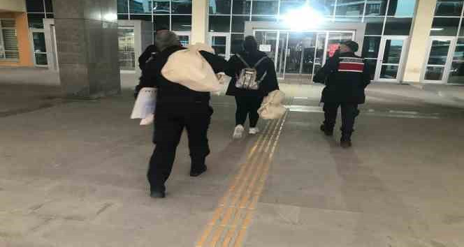 Edirne’de sayılan oylar çuvallar ile adliyeye getiriliyor