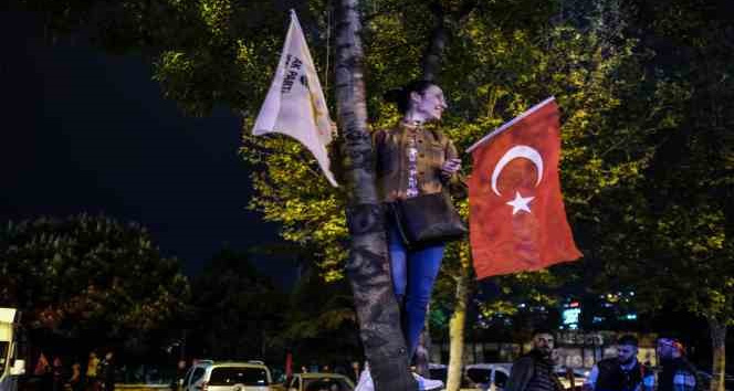 AK Parti İl Başkanlığında vatandaşların bekleyişi sürüyor