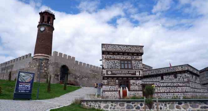 Erzurum Şehir Arşivi’ne ziyaretçi akını