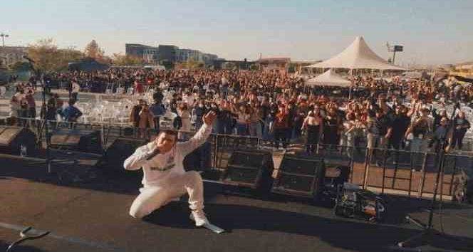 Genç rap yıldızı ödüllü menajer ile anlaştı