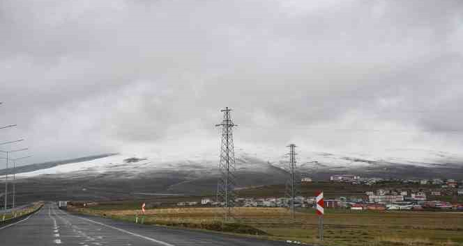 Yüksek kesimlerde kar yağışı etkili oldu