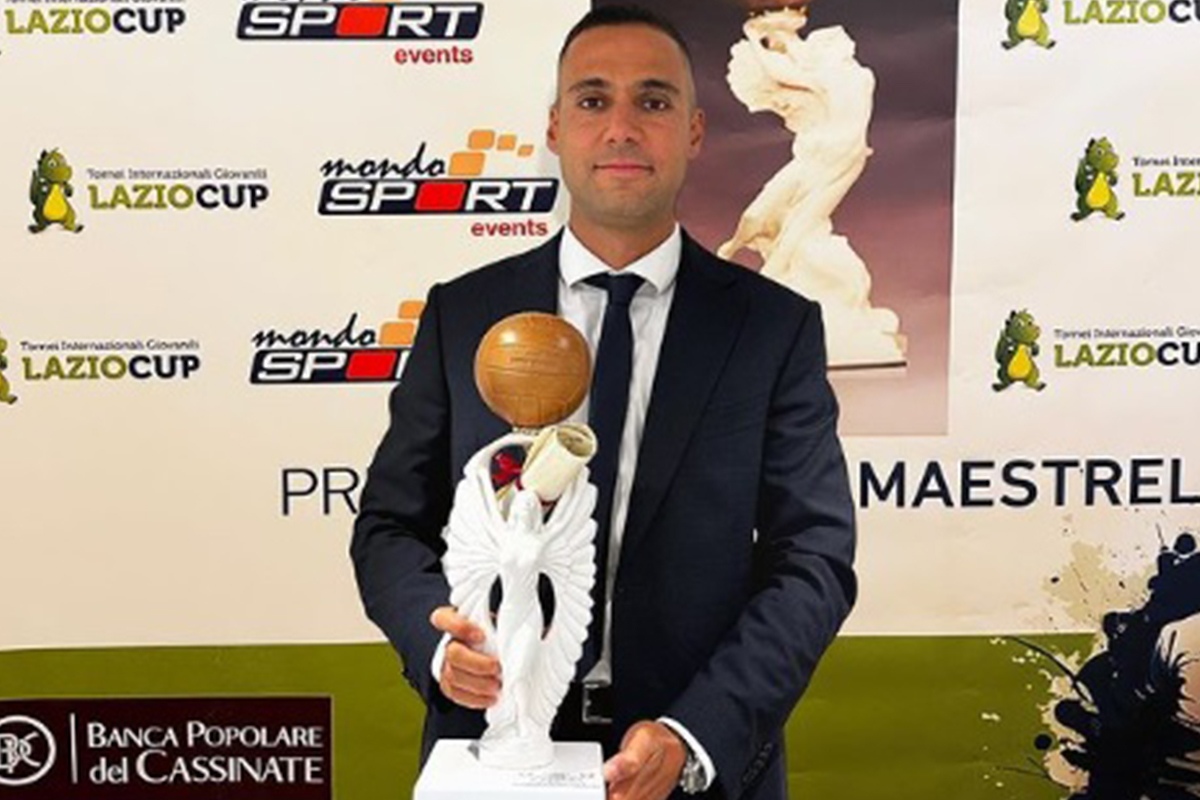 Tuğberk Tanrıvermiş, yılın en iyi genç teknik direktörü seçildi