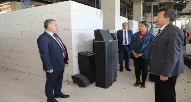 Rektör Altun, ERÜ Acil Ek Binasının Birinci Etap İnşaatında İncelemelerde Bulundu