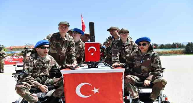 Isparta’da askerlik heyecanı yaşayan özel gençler törenle yemin etti