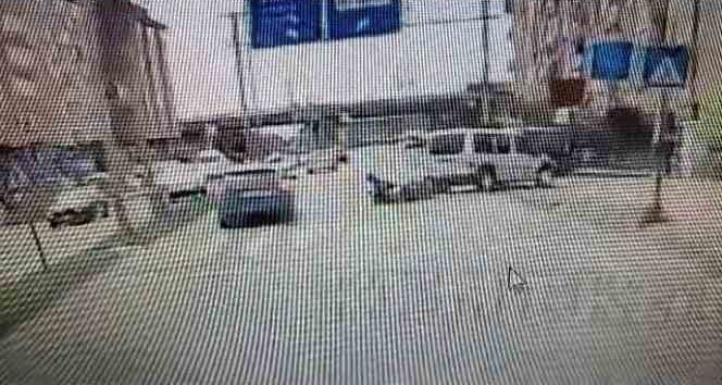 Kdz. Ereğli’de hatalı dönüş kaza getirdi, o anlar kameraya yansıdı