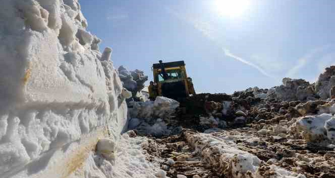Gümüşhane yaylalarında karla mücadele devam ediyor