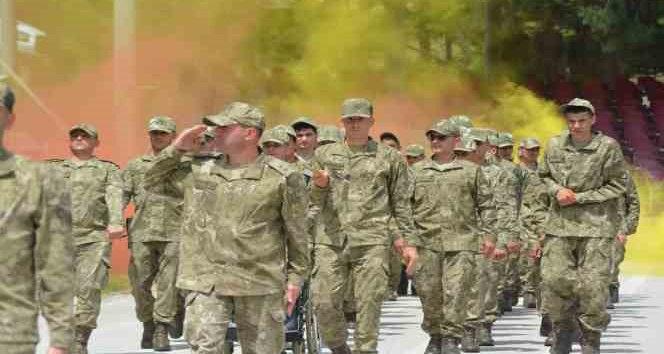 Çakı gibi asker oldular