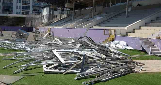Ordu 19 Eylül Stadyumu’nda ‘millet bahçesi’ için yıkım çalışmaları başladı