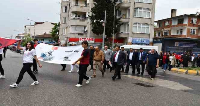 Altınova’da Gençlik Yürüyüşü yapıldı