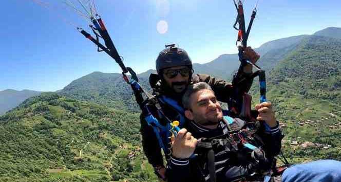Artvin’de engelli bireyler ilk kez yamaç paraşütü heyecanı yaşadı