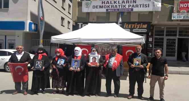 Aileler eylemlerine devam etti