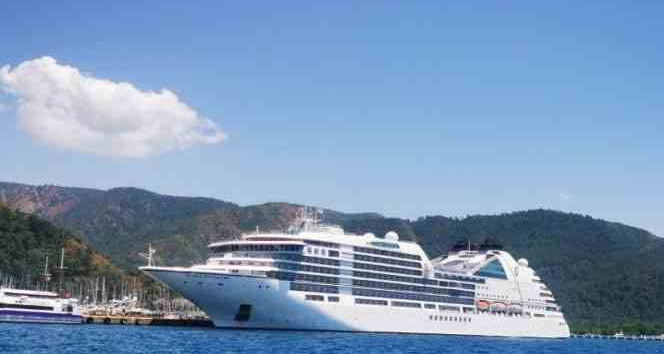 Marmaris’e 480 yolculu kruvaziyer gemisi demir attı