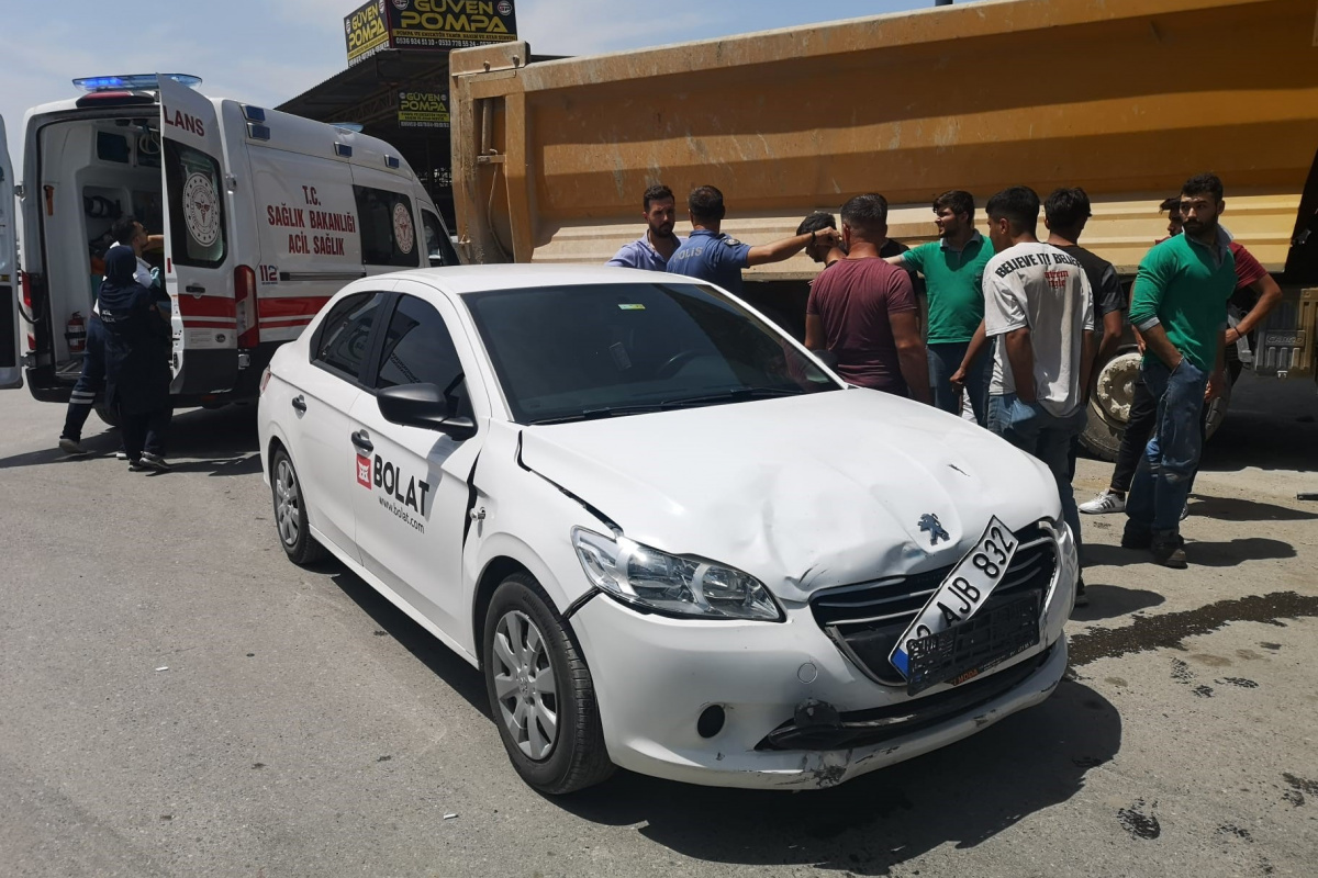 Tarsus&#039;ta trafik kazası: 2 yaralı