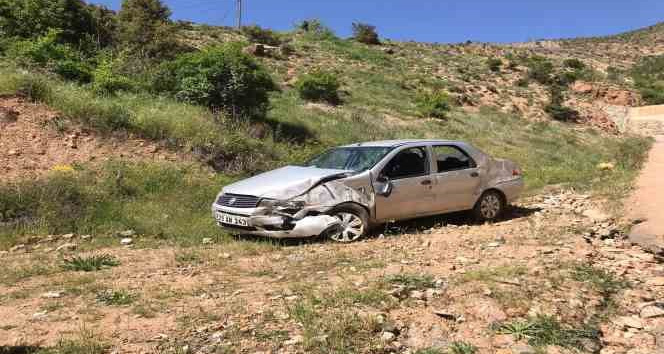 Gümüşhane’de virajı alamayan otomobil kaza yaptı: 1’i çocuk 4 yaralı