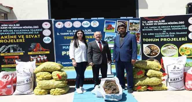 Ağrı’da “Tohum-Sıvat Dağıtımı ve Makine Tanıtım Töreni” düzenlendi