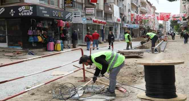 Ali Çetinkaya Caddesi yayalaştırma projesi devam ediyor