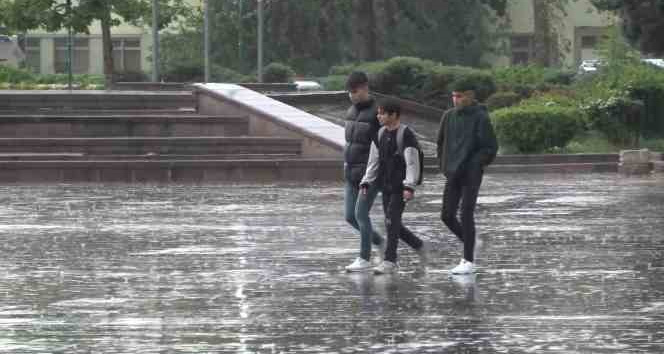 Kırıkkale’de sağanak yağış etkili oldu