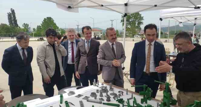 Öğretmen ve öğrenciler ürünlerini sergiledi