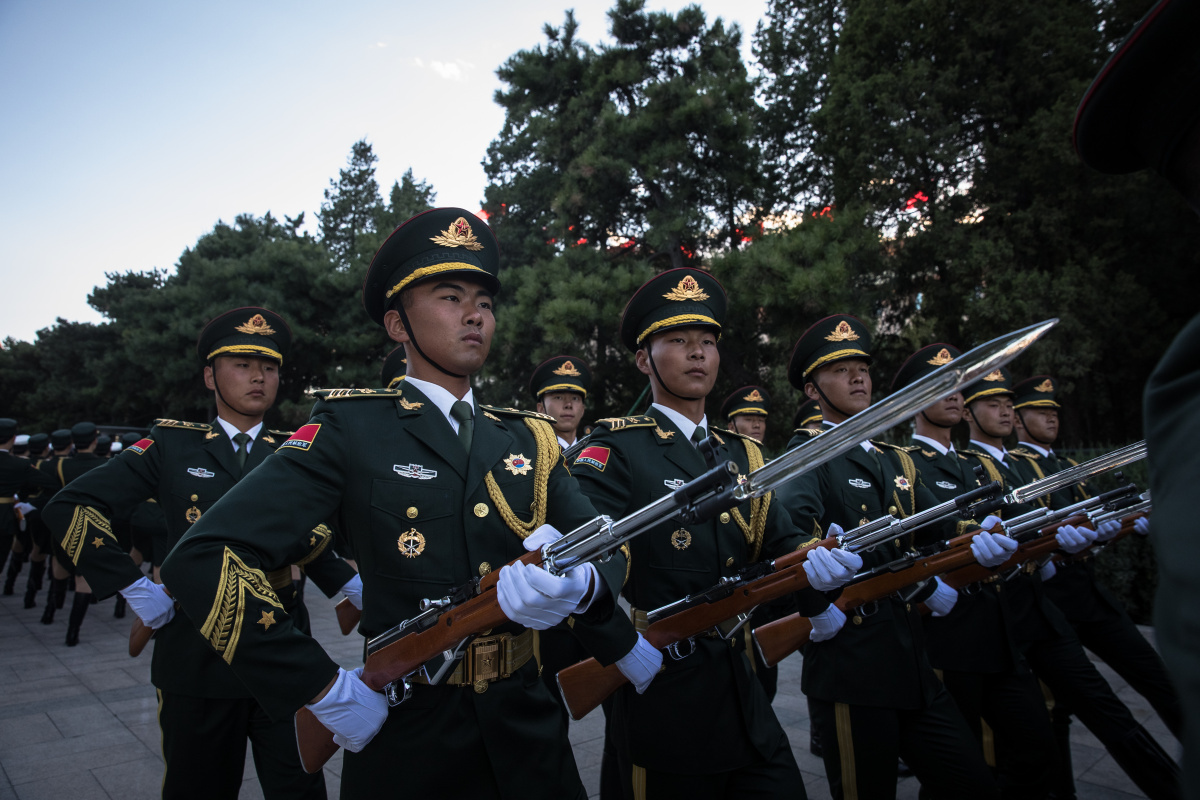 Çin’de orduyla dalga geçen komedi topluluğuna 2,1 milyon dolar para cezası