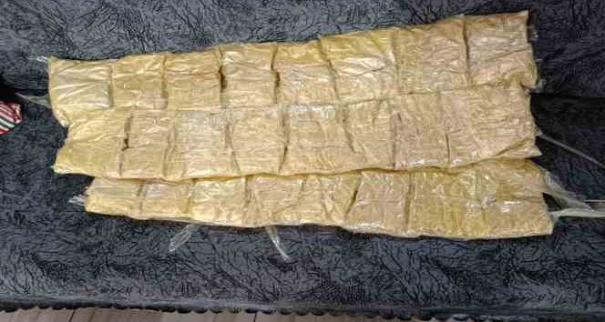 Otobüsteki 2 yolcunun üzerinden 10 kilogram eroin çıktı