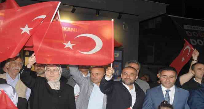 AK Parti Altınova’da miting düzenledi