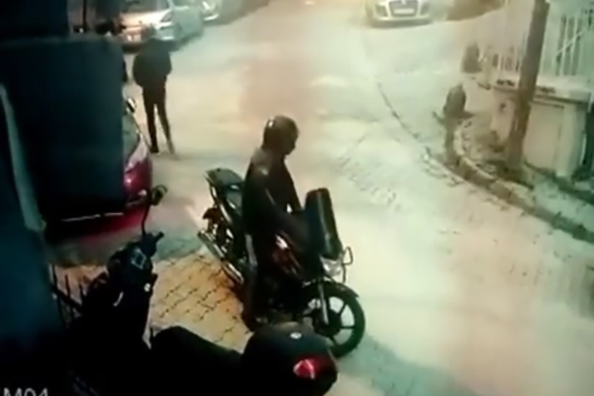 Kağıthane'de soğuk kanlı motosiklet hırsızları kamerada
