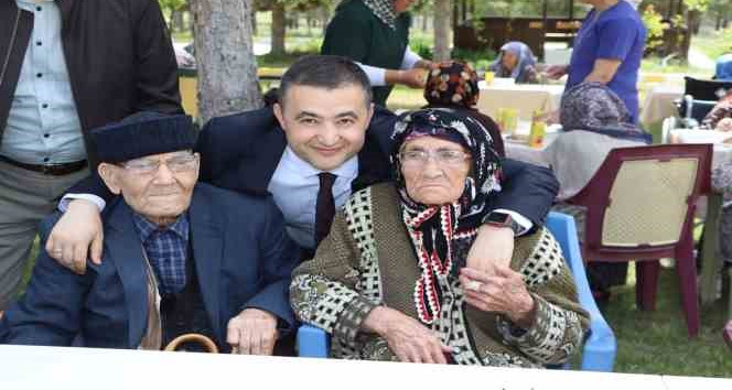 Emirdağ’da ’Fidanlar Çınarlarla Buluşuyor’ projesi devam ediyor