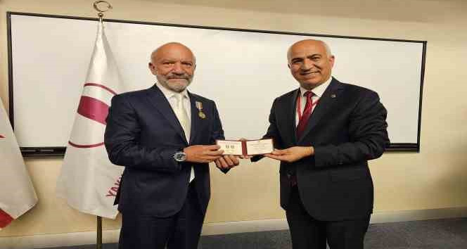 Dr. Suat İrfan Günsel’e “TÜRKSOY 30. Yıl Altın Madalyası” takdim edildi