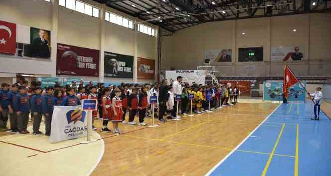 Basketbol yarı final müsabakaları başladı