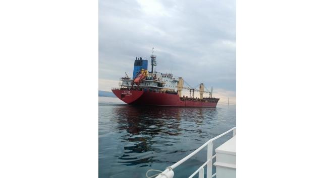 Çanakkale Boğazı’nda gemide rahatsızlanan personel, Kıyı Emniyeti ekiplerince tahliye edildi