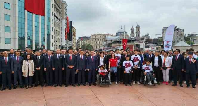 Taksim Meydanı’nda 19 Mayıs töreni