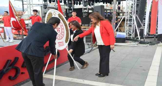 Marmaris’te 19 Mayıs kutlamaları çelenk sunma töreni ile başladı