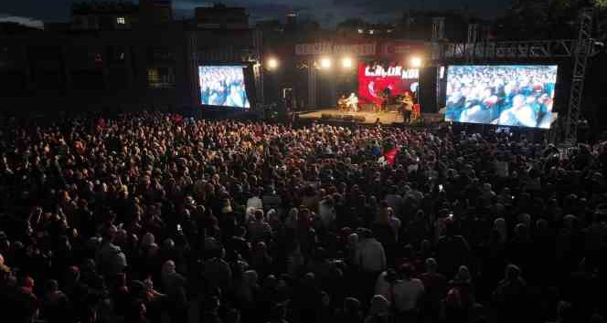 Başkan Altay, Uğur Işılak Konserinde Konyalıların coşkusuna ortak oldu
