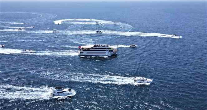 Antalya 19 Mayıs’ı denizde kutladı