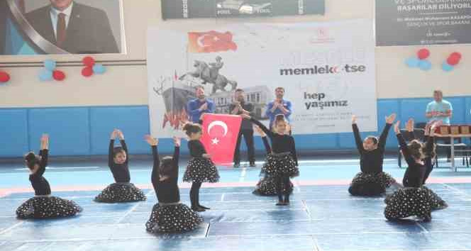 Ahlat’ta 19 Mayıs coşkusu